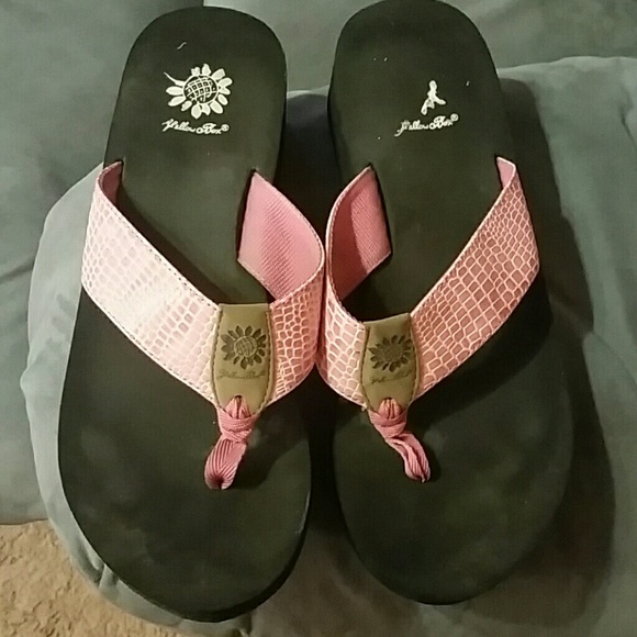 yellow box flip flops size 10